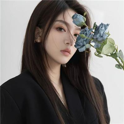 寻找长着獠牙和髭须的她